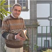 docente di storia dell'arte, letteratuta moderna, archeologia, storia del cinema